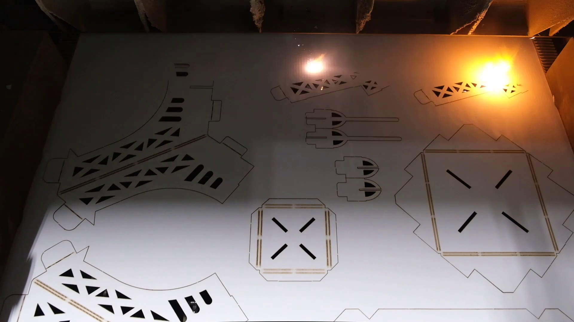 La máquina de corte por láser LUX de Macarbox ya está en Alemania